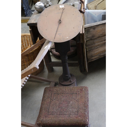 2003 - A set of Victorian cast iron Salters personal weighing scales, brass dial