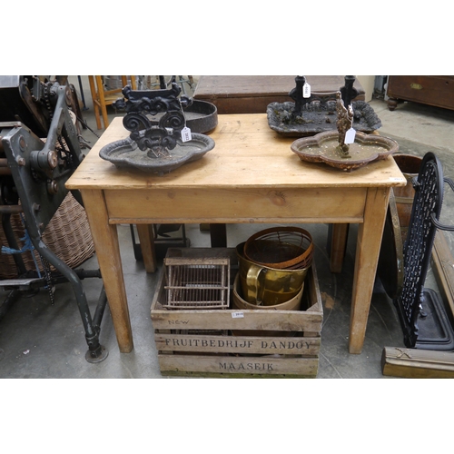 2017 - A Victorian pine single drop flap table with single drawer