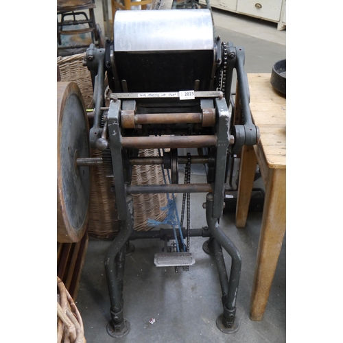 2023 - A Victorian cast iron Adana printing press