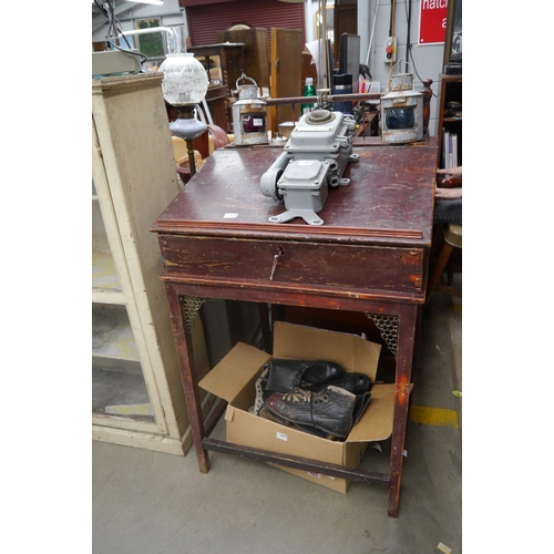 2074 - A Victorian Clerk's desk on stand