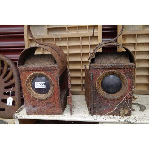 2090 - A pair of rusty road lamps