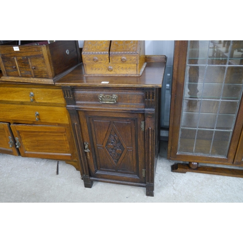 2133 - A 1920's Maple and Co pot cupboard with one drawer