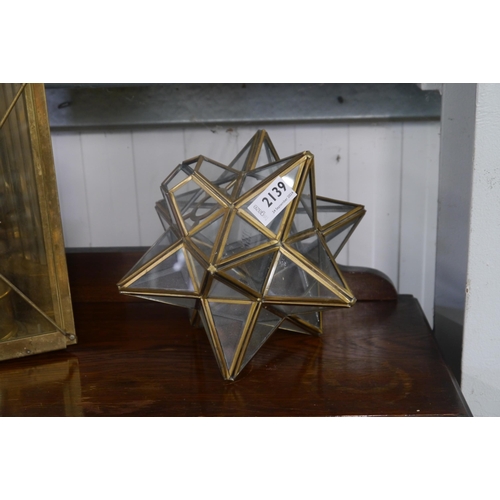 2139 - A glazed star light shade