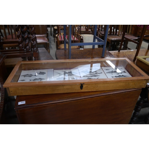 2245 - A table top display cabinet