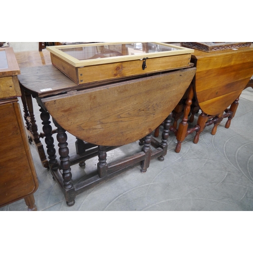 2248 - A 17th Century oak gateleg table on bobbin turned legs