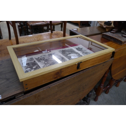 2249 - A table top display cabinet