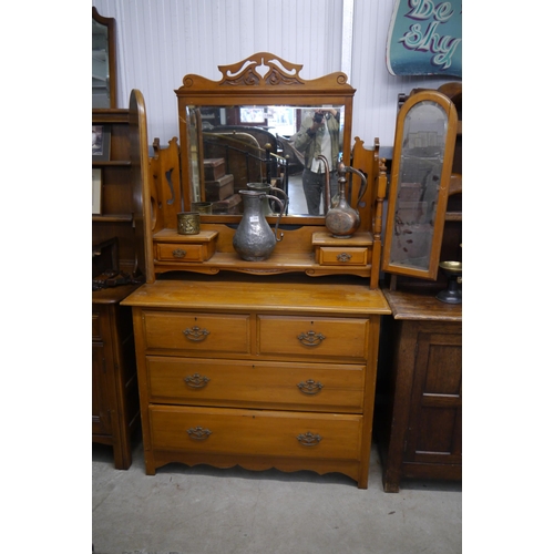 2260 - An Edwardian satinwood dressing chest