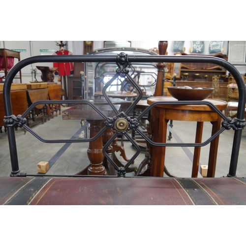 2270 - A Victorian cast iron single bed, one missing castor