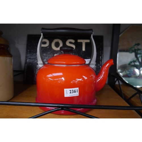 2361 - A  Le-creuset red kettle