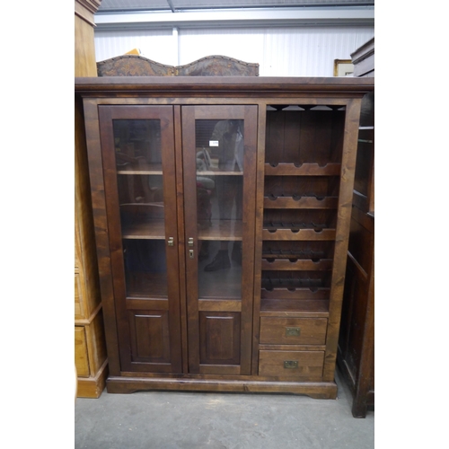 2398 - A modern drinks cabinet with bottle and wine glass racks