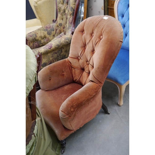 2404 - A Victorian pink velvet button back nursing chair