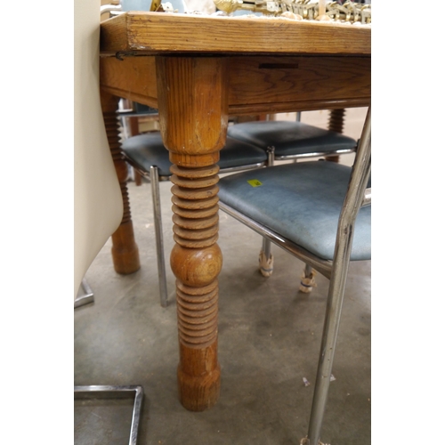 2419 - An oak dining table, ring-turned supports