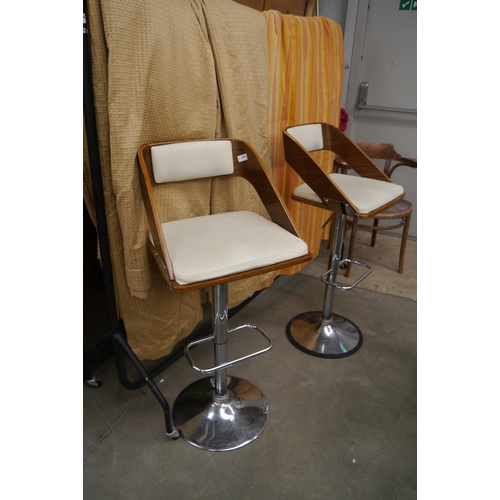 2423 - A pair of bentwood barstools