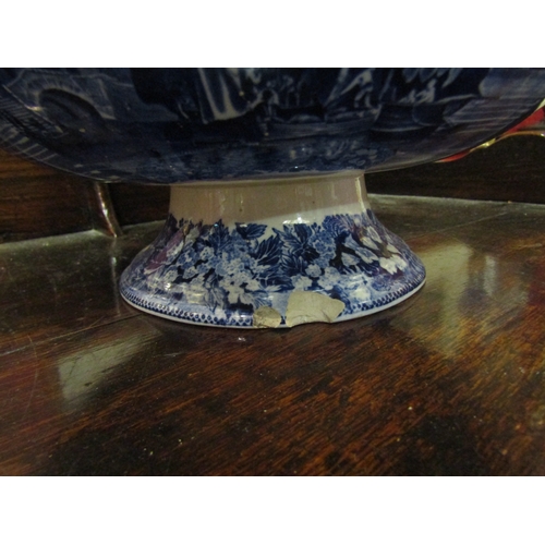 4042 - Six pieces of Wedgwood deep blue 