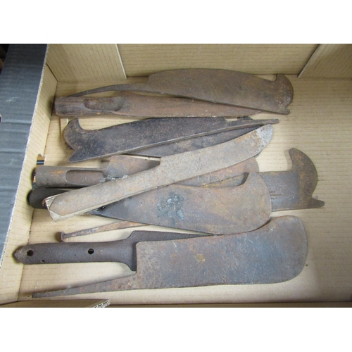 2372 - A box of billhook and slasher heads