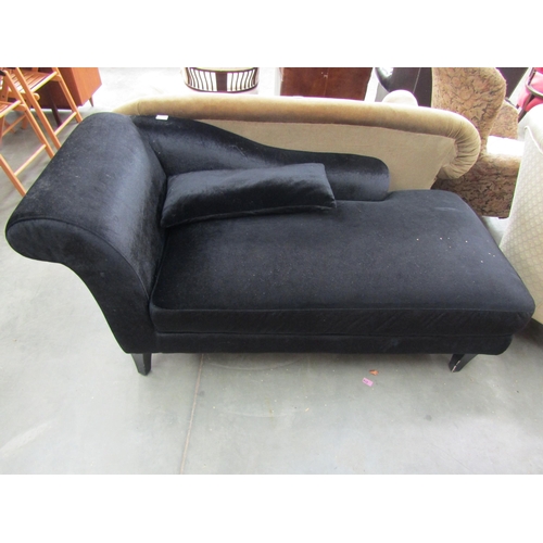 2400 - A modern chaise longue