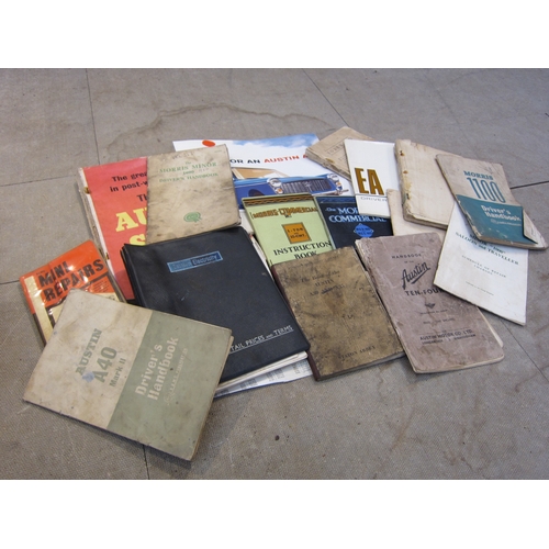 5077 - A box of Austin and Morris books including handbooks, etc