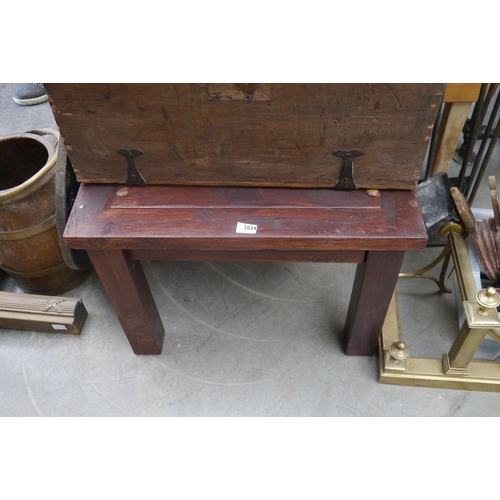 3440 - A rustic occasional table