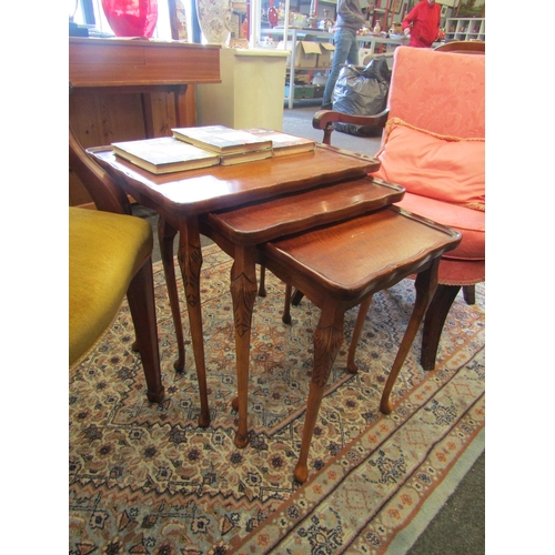 1029 - A nest of three modern occasional tables on pad feet