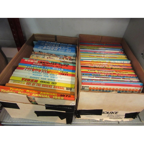 1288 - Two boxes of children's annuals to including the topper book, the bimbo and dandy (1970's in collect... 