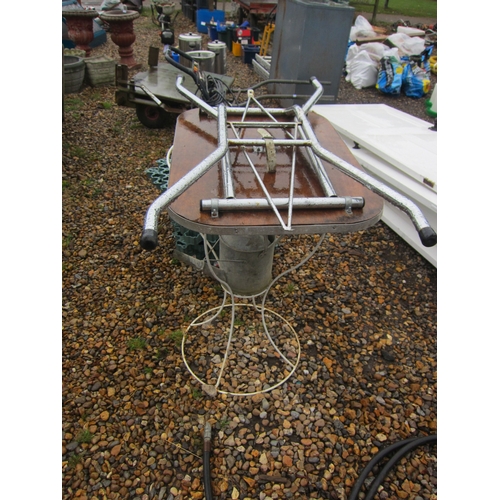 3311 - A metal flower pot stand, table, etc