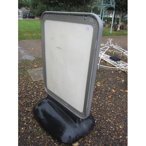 3431 - An advertising display board