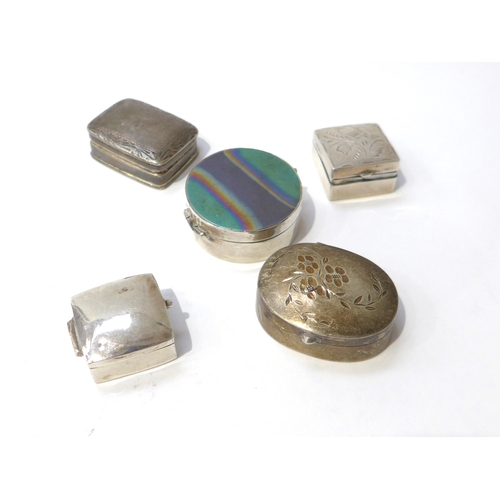 6423 - Mixed Sterling and 925 marked pill boxes of varying shapes and forms, cabochon decorated and engrave... 