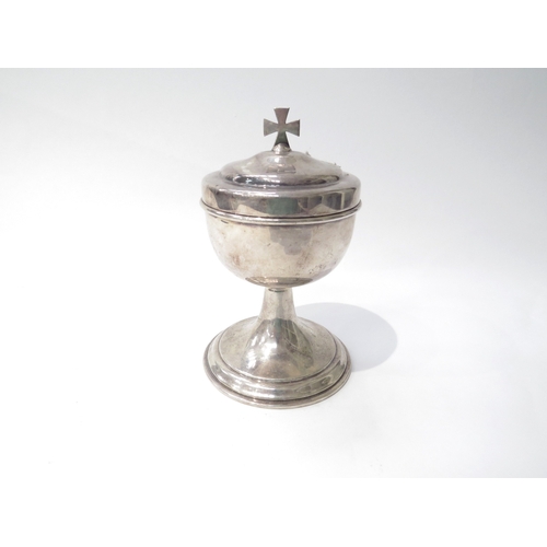 6430 - A silverplated Ciborius cup for Holy Communion, 15cm tall