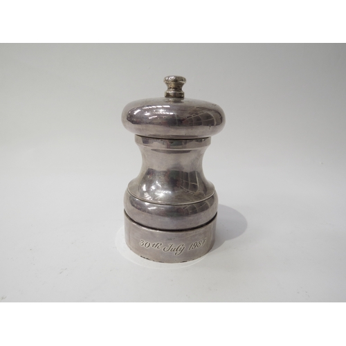 6432 - A W.E.V silver pepper grinder with presentation inscription to side, London 1983, 10cm tall