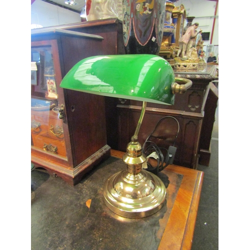 1116 - A modern banker's style desk lamp with green glass shade