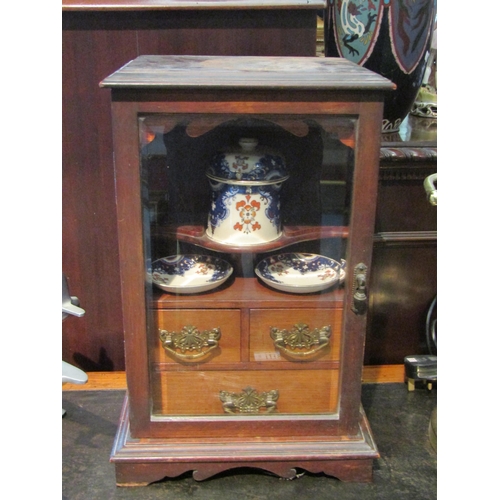 1117 - A smoker's cabinet with bevelled glass door and ceramic plates and dishes