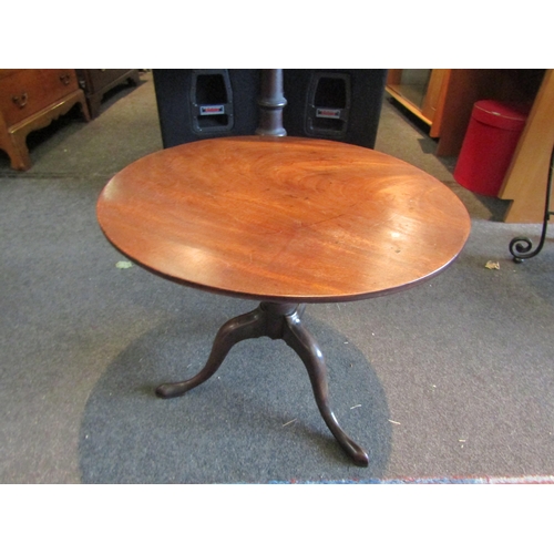 1137 - A mahogany circular top occasional table, turned column on tripod feet, 55cm diameter