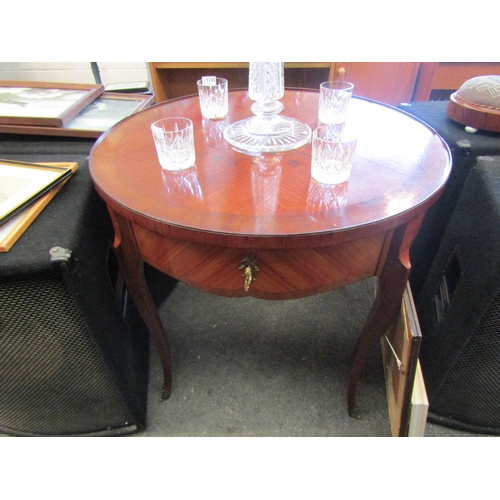 1146 - A French kingwood centre table of circular form with floral inlay to top, single frieze drawer, 74cm... 