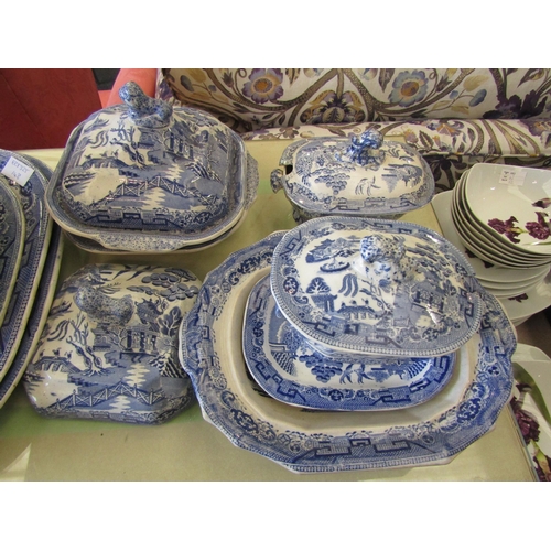 1185 - A quantity of 19th Century blue and white 