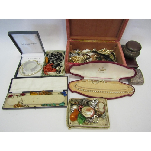 1360 - A quantity of bijouterie including brooches, necklaces, earrings, Edwardian glass necklaces, watches... 