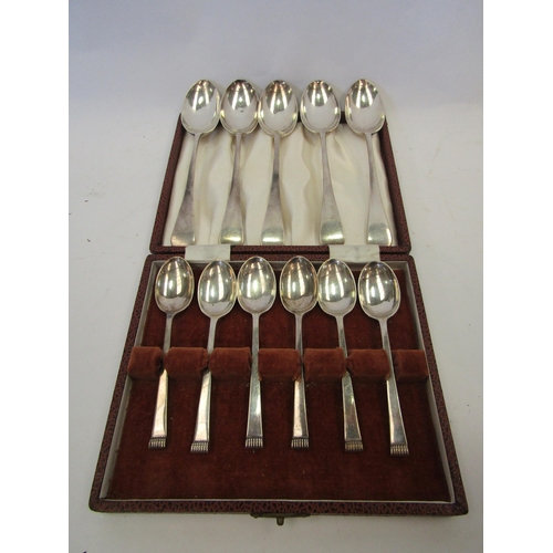 1386 - A cased set of six silver coffee spoons and five silver tea spoons