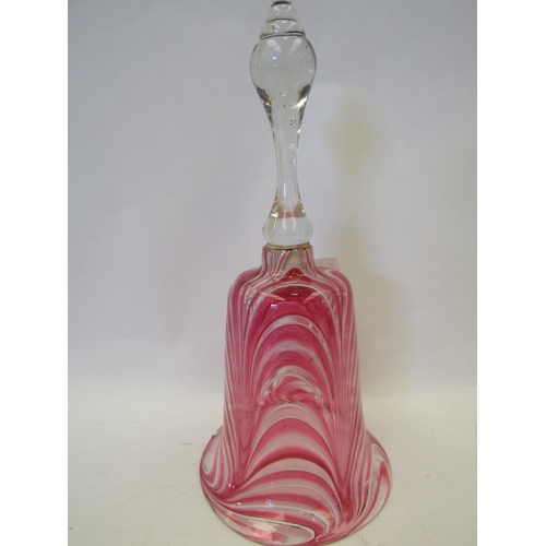 1421 - A Victorian clear glass hand bell, with cranberry and opaque swirls to the body. 27cm tall (no clapp... 