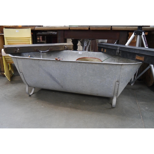 2023 - A galvanised bath tub