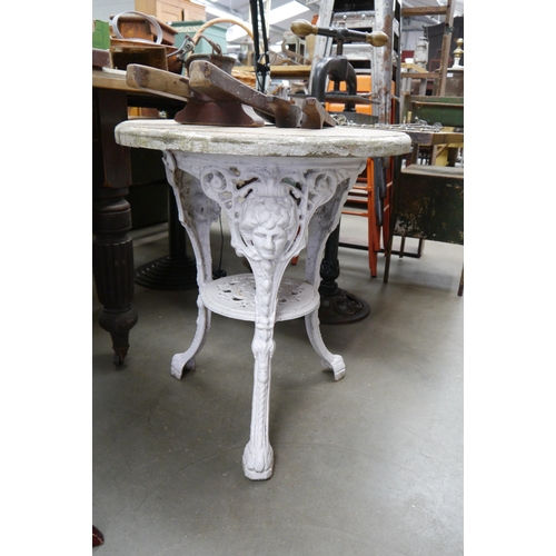 2030 - A Victorian cast iron pub table with oak top