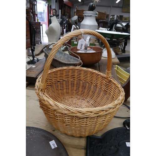 2044 - A wicker handle basket