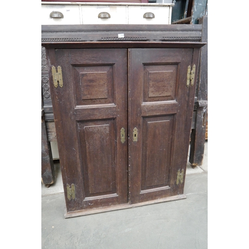 2085 - A Georgian oak cupboard