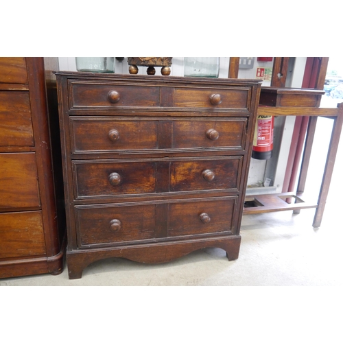 2100 - A Georgian elm chest of drawers