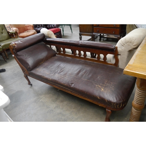 2477 - An Edwardian oak chaise longue