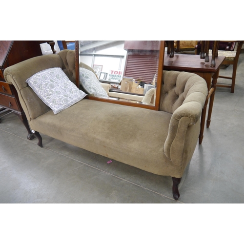 2481 - A Victorian chaise longue