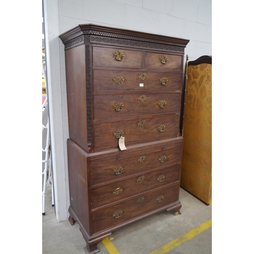 2496 - A Georgian mahogany chest on chest