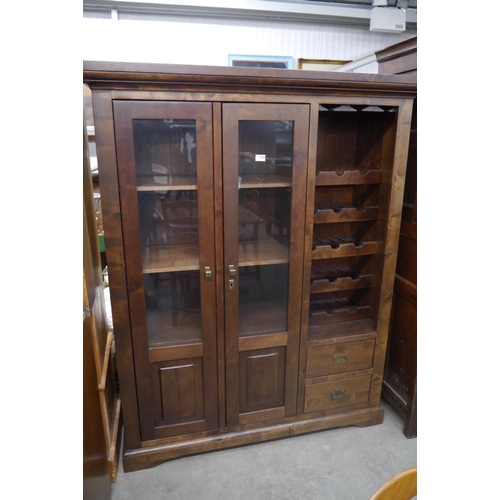 2504 - A modern drinks cabinet with bottle and wine glass racks