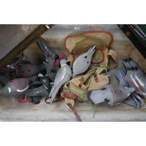 2039 - Decoy pigeons, two gun cases and a hunters bag