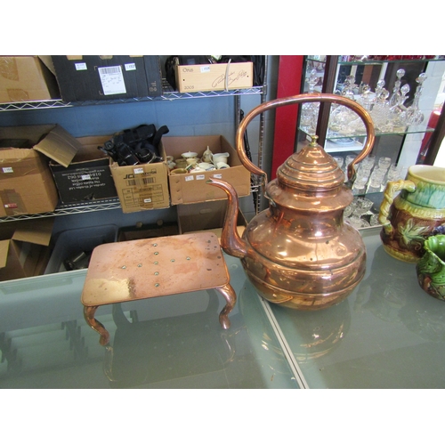 1580 - An early 19th Century copper kettle of baluster form with overhead swing handle. A heavy copper triv... 