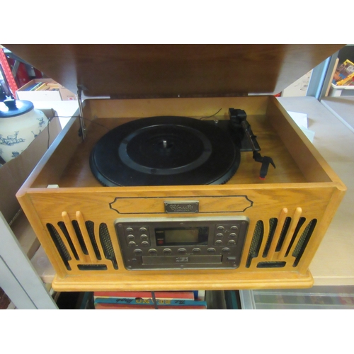 1218 - A retro style Classic Collectors Edition turntable / CD player / radio