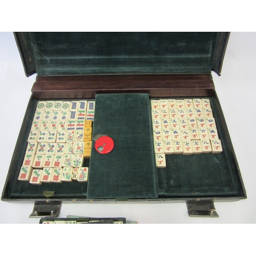 1229 - A cased bone Mahjong set